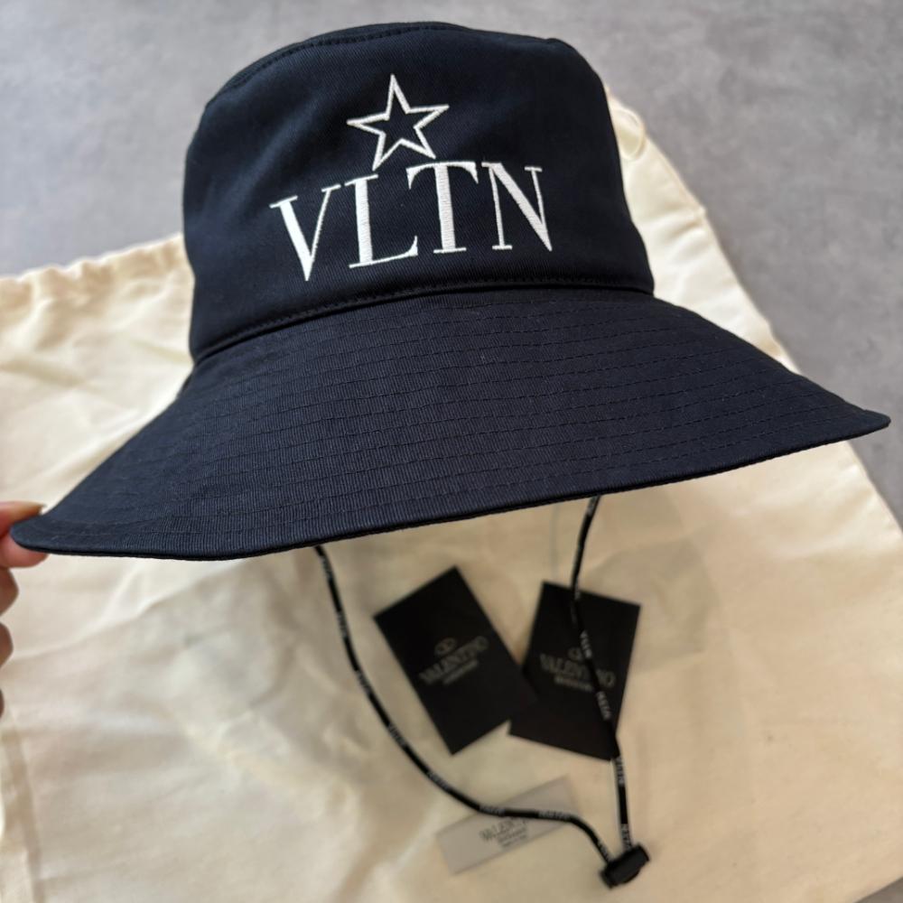 

[USED] VALENTINO Star Bucket Hat in Black