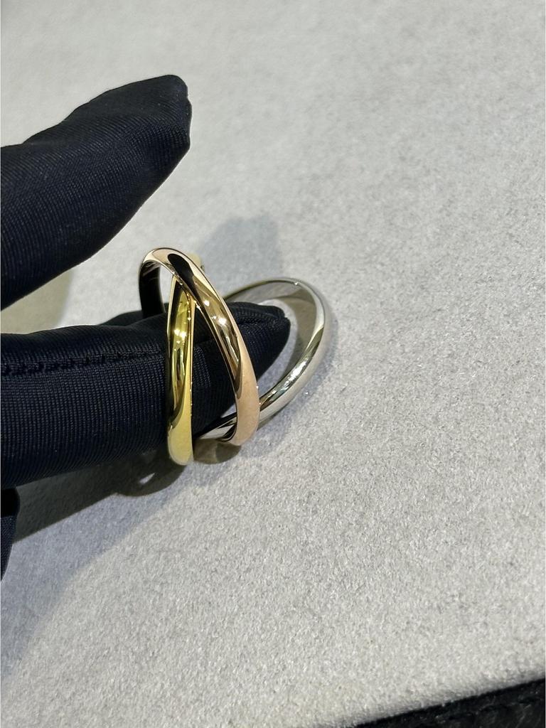 Kajia Tricolor Smooth Index Finger Ring - Classic, Non-Fading, Elegant Women's Hand Jewelry.