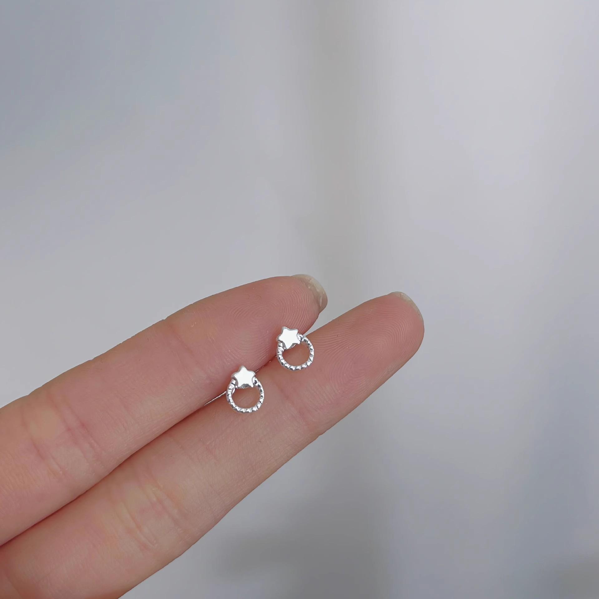 

Minimalist Small Bow Knot Stud Earrings for Women Lightweight Small Hoop Star Design Hypoallergenic Metal Jewelry for Everyday Wear One Size срібний