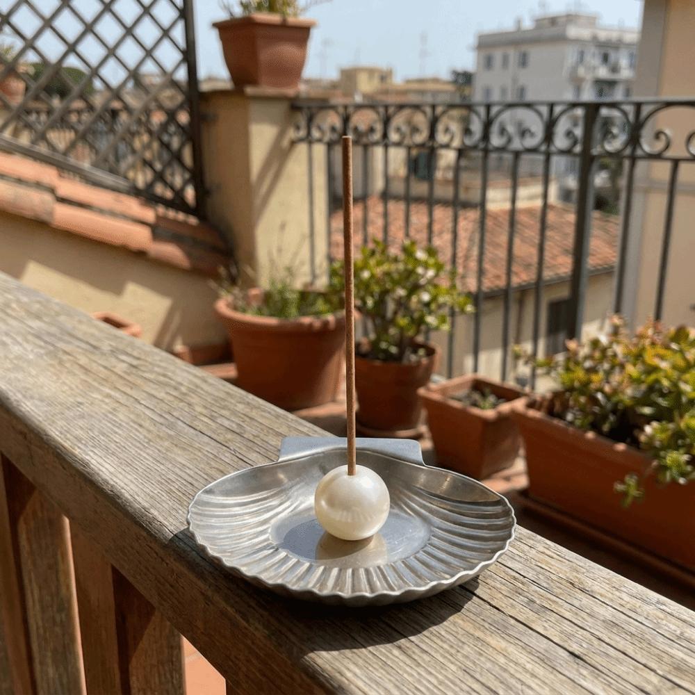 Minimalist Seashell-Shaped Incense Holder Stainless Steel Metal Pearl Incense Rack Home Decor