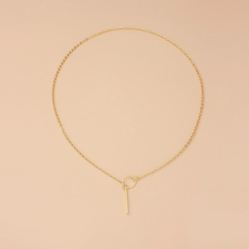 Schlanke Halskette mit Metallring: Modischer europäischer und amerikanischer Stil, vielseitiger und eleganter Schmuck.