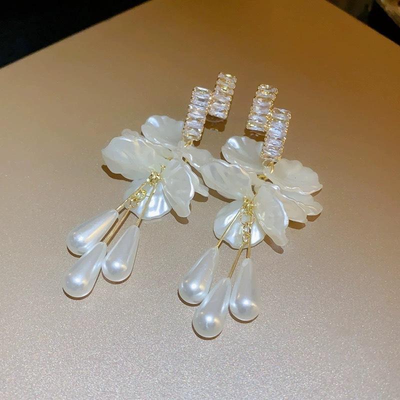 Exaggerated heavy industry long super fairy white flower earrings, new temperament pearl water drop earrings, earrings for women