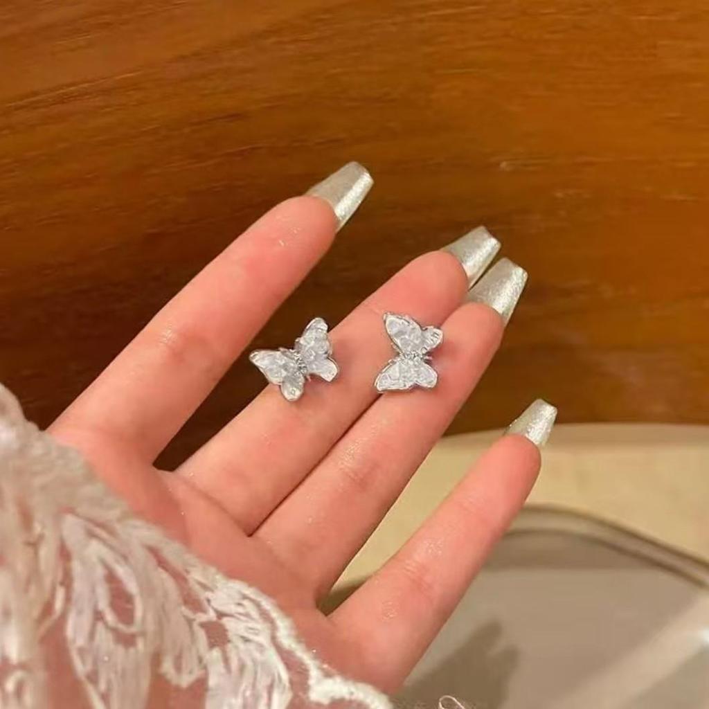 925 Silver Wind Cat's Eye Stone Earrings - Simple, Elegant, and Versatile for Women.