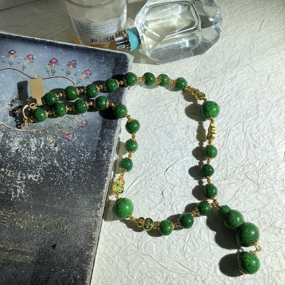 Medieval green frog skin glazed with gourd pendant retro exquisite fashion generous versatile sweater Necklace