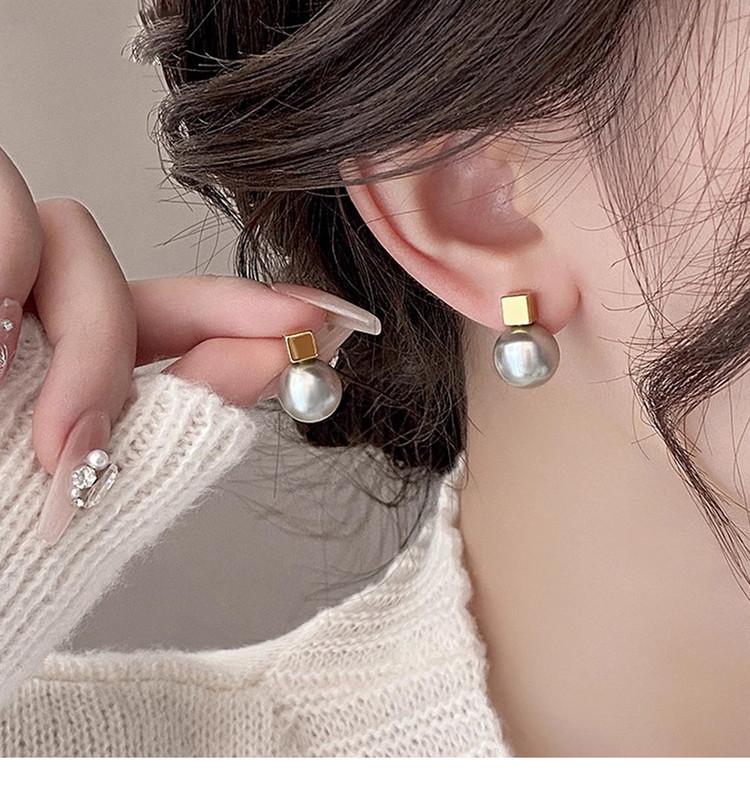 Grey earrings 2026 new popular item, light luxury high-end feeling earrings, female niche temperament commuting autumn and winter earrings