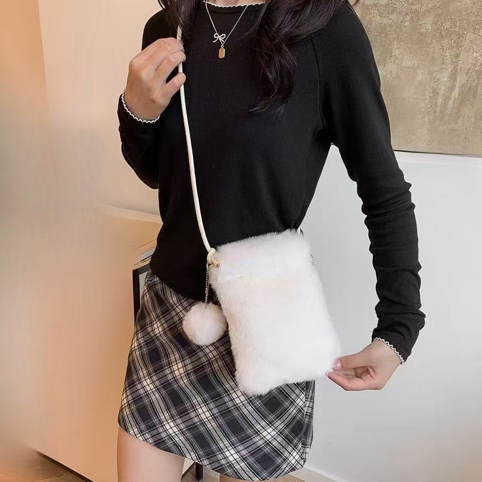 Yogodlns New Plush Shoulder Bag For Women, Mini Solid Color Plush Wallet, Cute And Versatile For Coins, Cell Phone Pouch