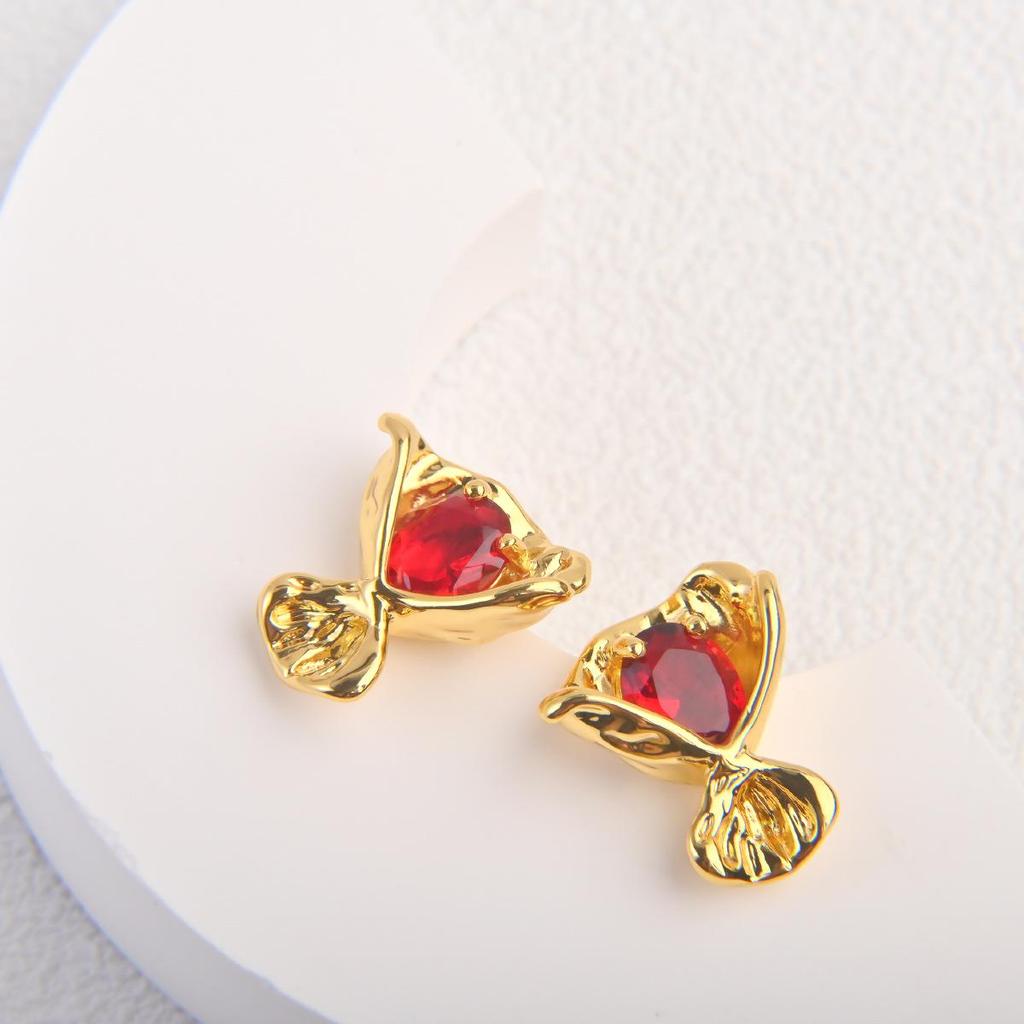 Retro French Pleated Zircon Stud Earrings - Elegant Palace Style for Women