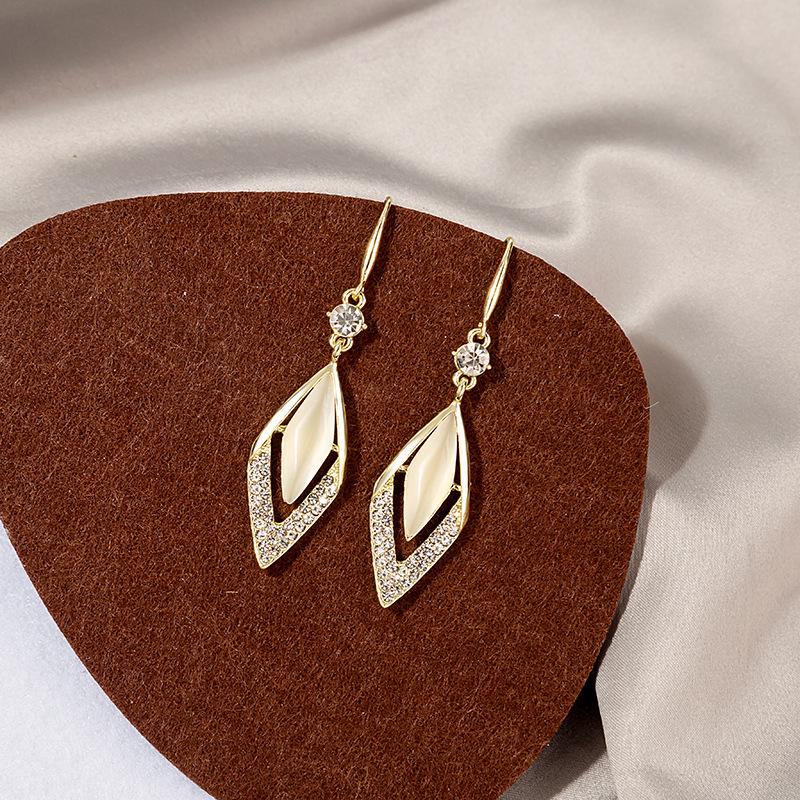 Geometric Tulip Cat's Eye Stone Earrings with 925 Silver Needle