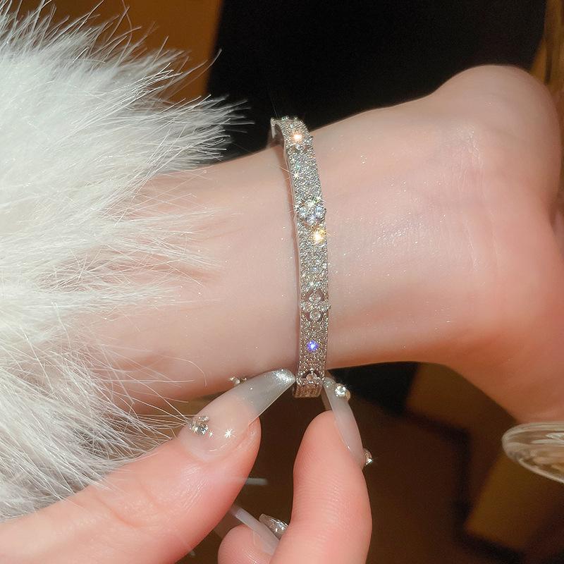 Korean Zircon Flower Bracelet: Elegant & Simple Versatile Bangle for Women