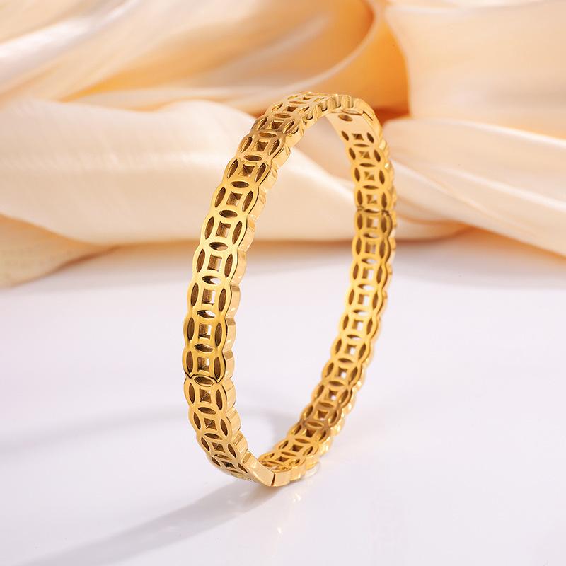 

Hollow Ancient Coin Bracelet Girls High-end Literary Retro Bracelet 17CM