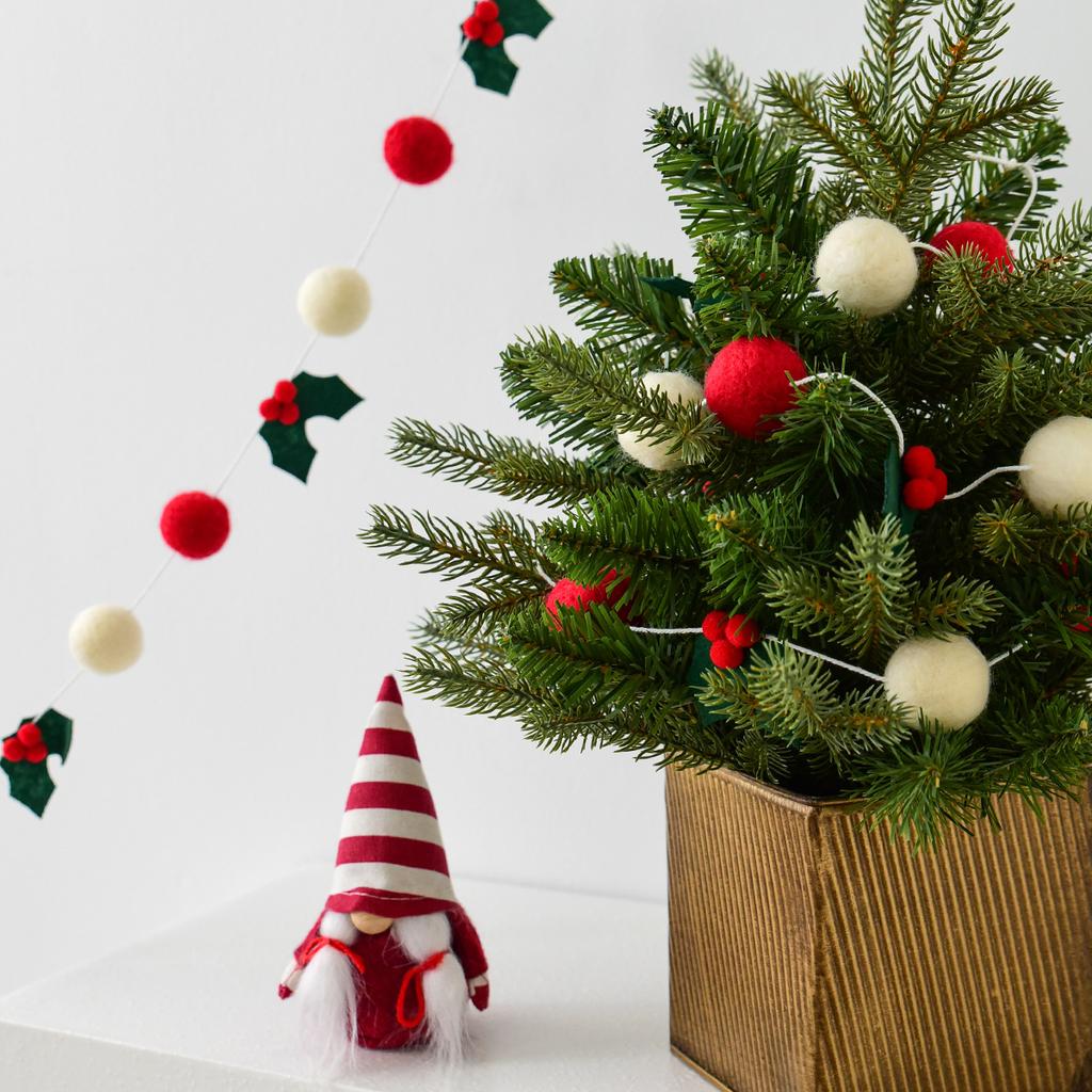 Christmas wool felt Christmas leaves red fruit ball string pull flag bunting suitable for Christmas wall hanging room decoration
