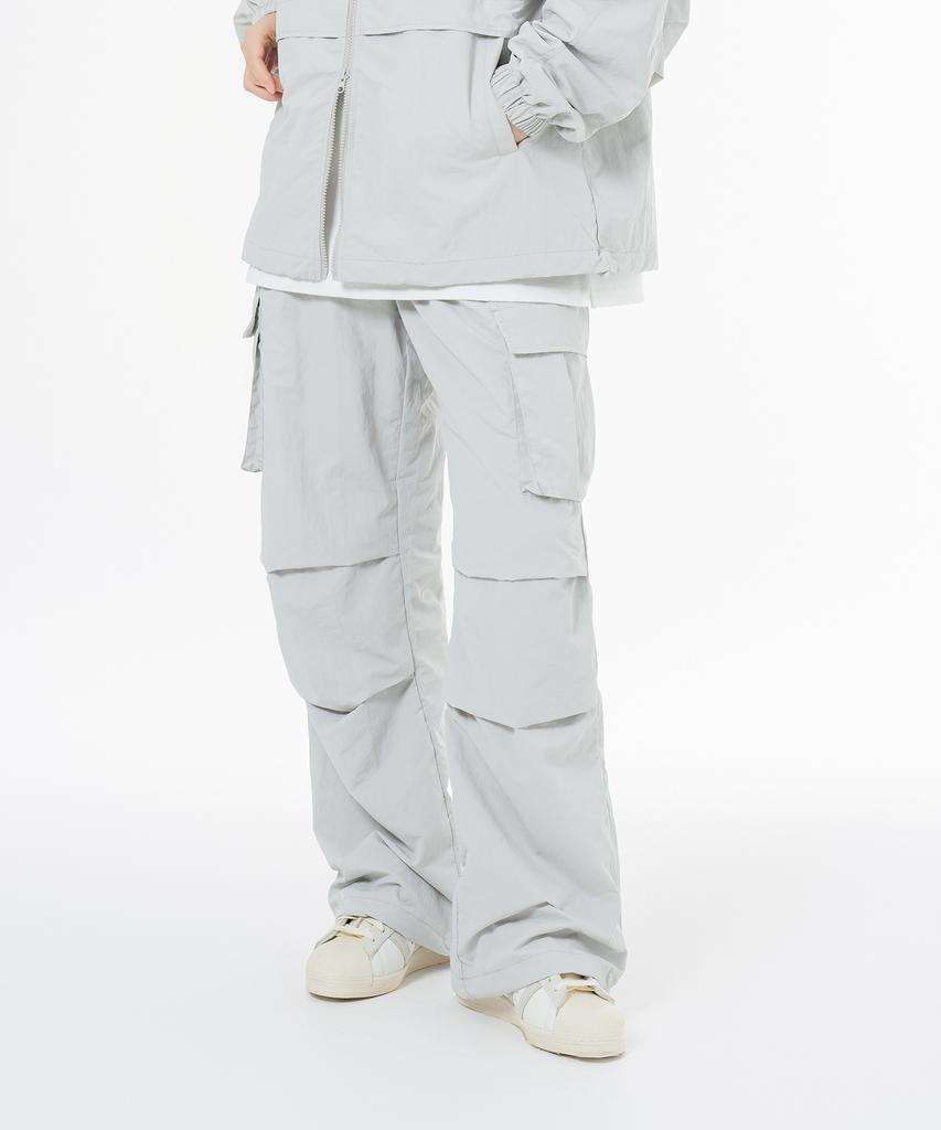 MOZMOZ Mesh-Lined Parachute Wide Pants Light Gray