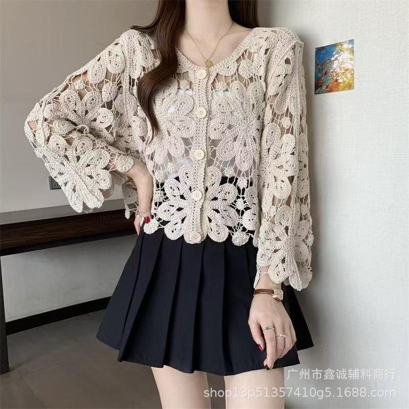 Cardigan tricoté à lacets ajourés motif fleur pour femme, nouveau haut court style bohème pour l'été, châle long à manches longues