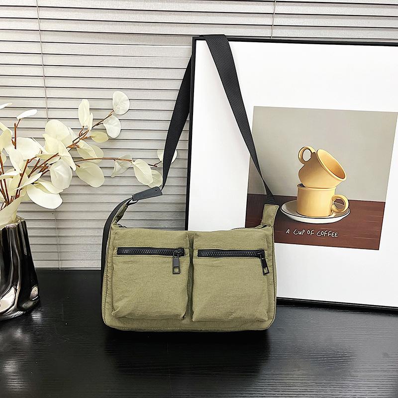 2025 new large-capacity nylon cloth lightweight shoulder bag daily leisure fashion simple messenger bag messenger bag bag bag