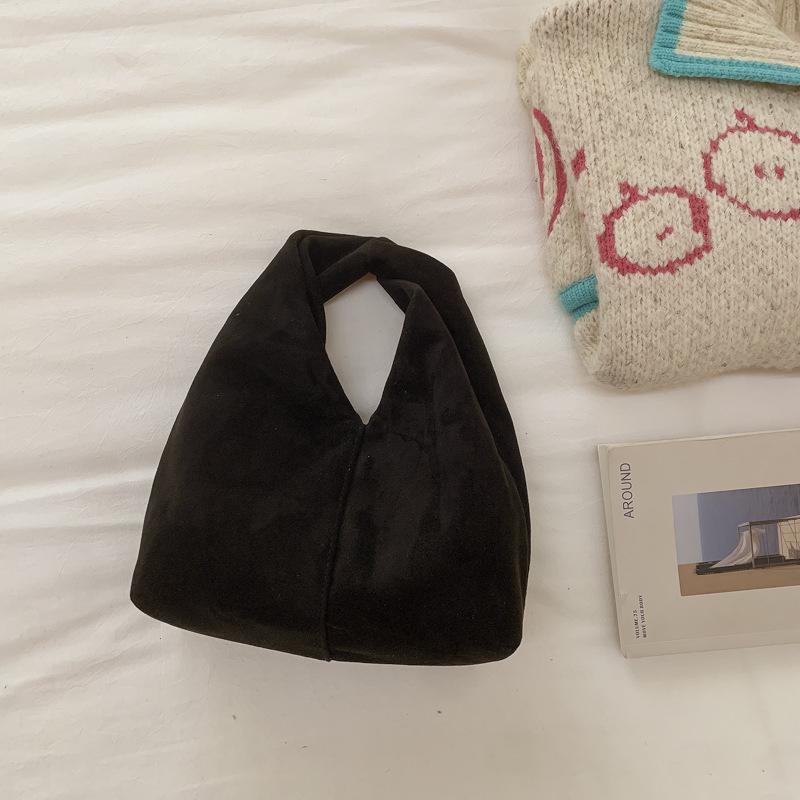 Hand-held Cloud Bag with Pleated Design, Featuring A Sophisticated and Simple Style of Handbag.