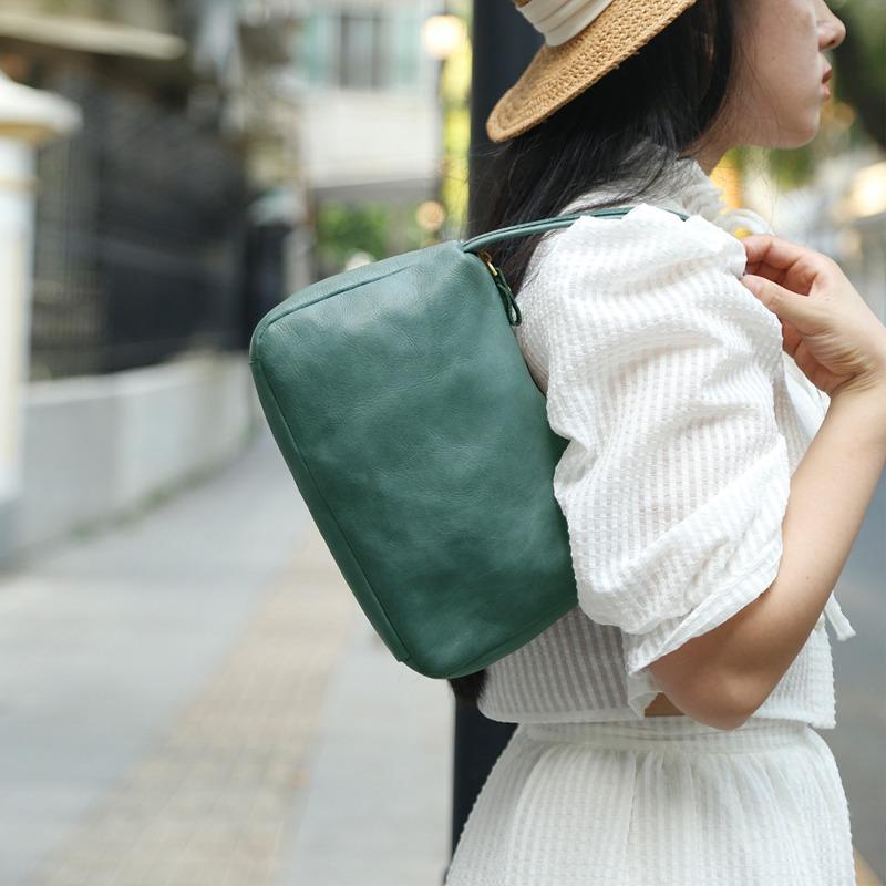 Leather women's bags, large-capacity armpit bags, portable shoulder bags, simple and fashionable vegetable tanned leather shoulder bags.