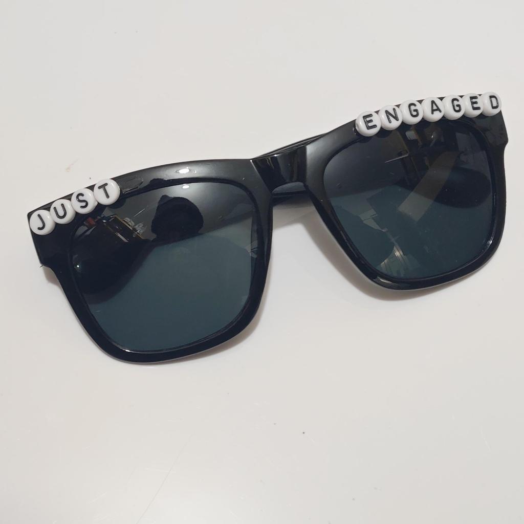Party Glasses: Classic Bride & Groom Dress-Up