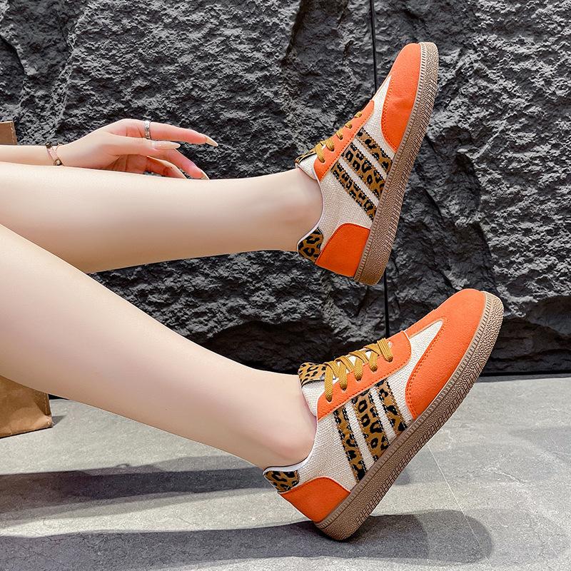 Women's New Autumn Large Size Flat White Shoes Color Matching Retro Versatile Sports And Leisure Shoes