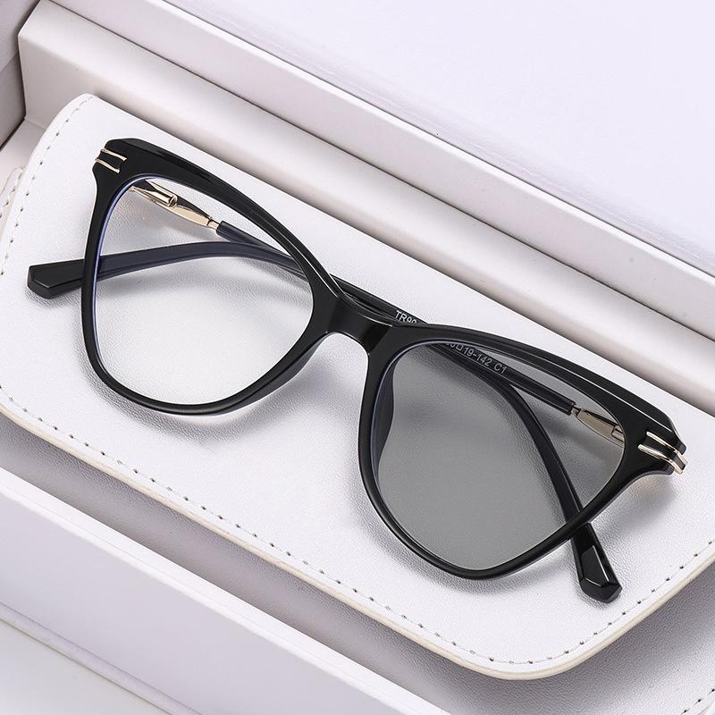 New Fashion Women Cat Eye Photochromic Myopia Glasses lady's Anti Blue Light Near Sight Eyewear Outdoor Color Changing UV protection Sunglasses -4.0