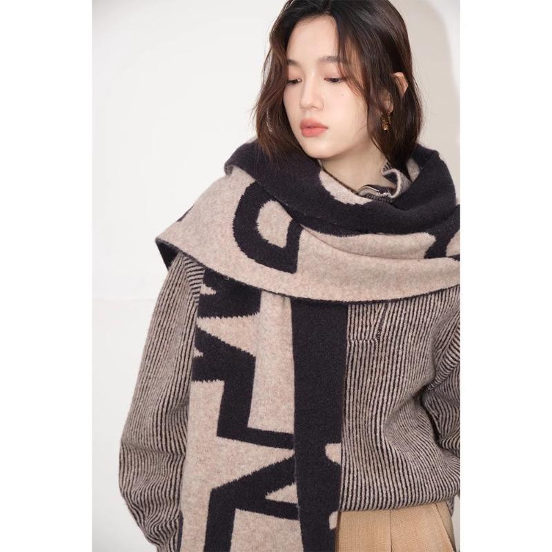 

Зимняя атмосфера, легкая роскошь, дизайн с ретро-принтом из шерсти яка, контрастный шарф