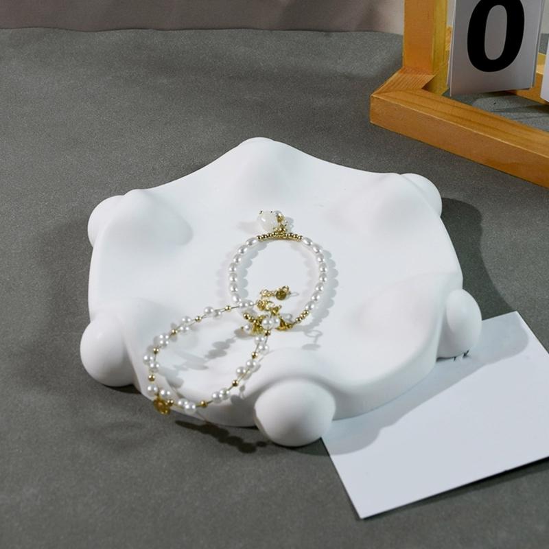 Round Shaped Jewelry Holder Plate Mold Sturdy Silicone Epoxy Resin Tray Mold with Curved Brim for Unique Craft Projects