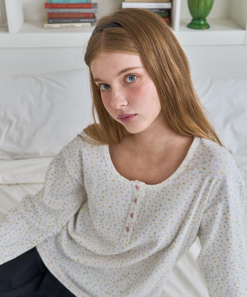Beibibeullunideuljeu Petit Flower Henley-Neck T-Shirt White
