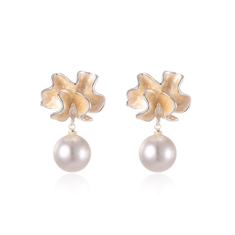 Pearl Flower Ball Earrings Temperament Premium Tufted Rose Stud Earrings Commuter Dating Gentle Light Luxury Versatile Earrings