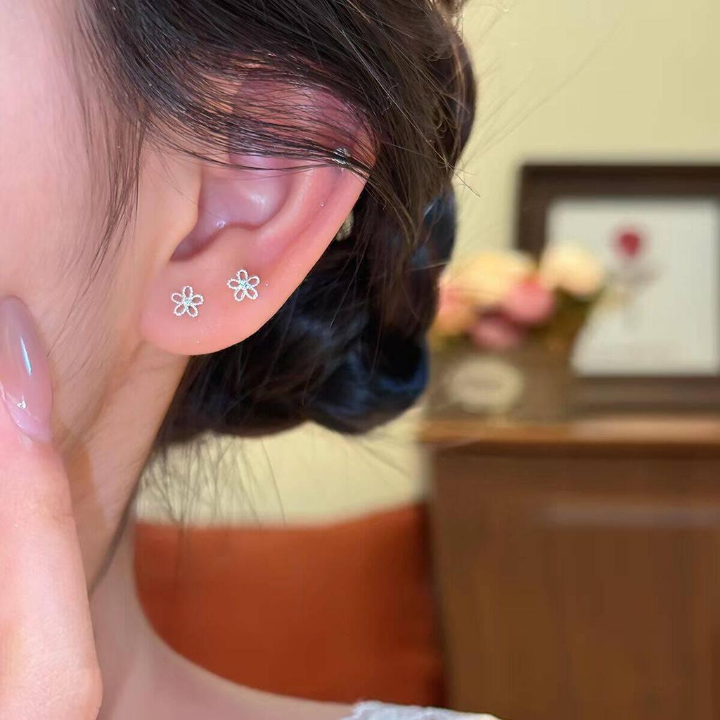 S999 Sterling Silver Flower Stud Earrings: Elegant, Versatile Design with Cubic Zirconia.