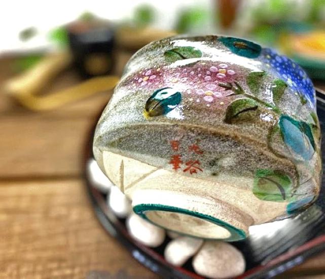 Hyakukaen Kutani Matcha Bowl with Calyx Hydrangea Pink & Blue Undercoat, Ceramic