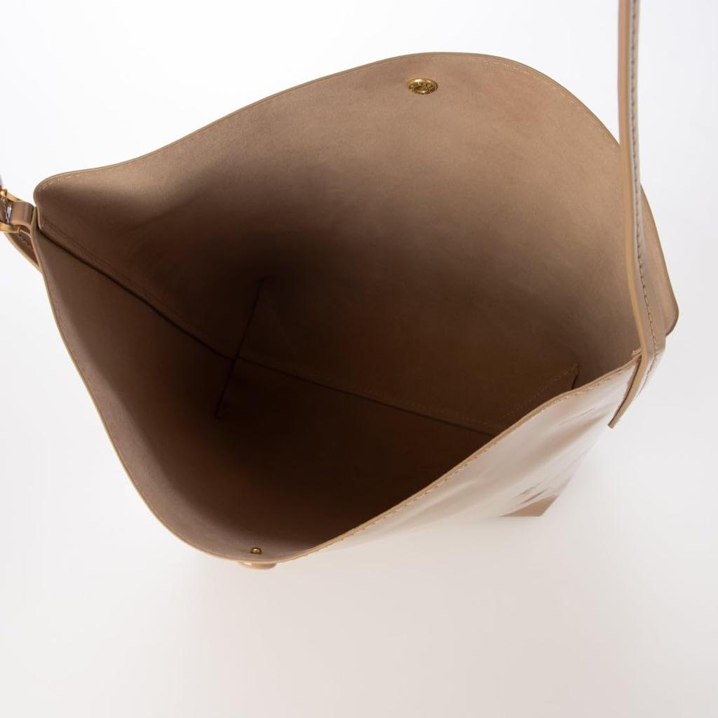 Bolsa de ombro esmaltada com ferragens de feijão