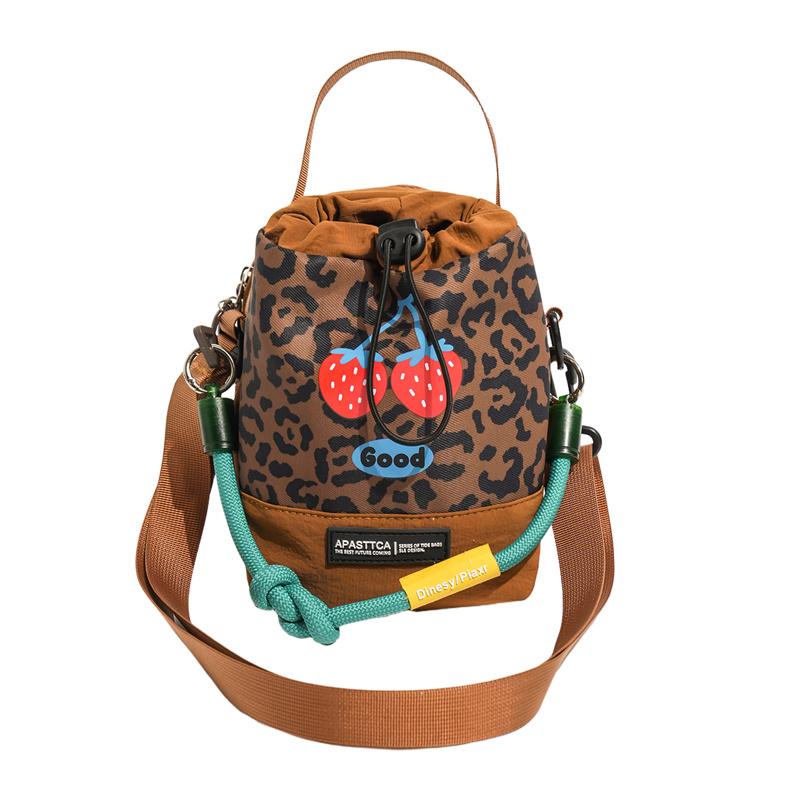

Outdoor Leopard Shoulder Crossbody Bag Women s Lightweight Water Cup Bag коричневий