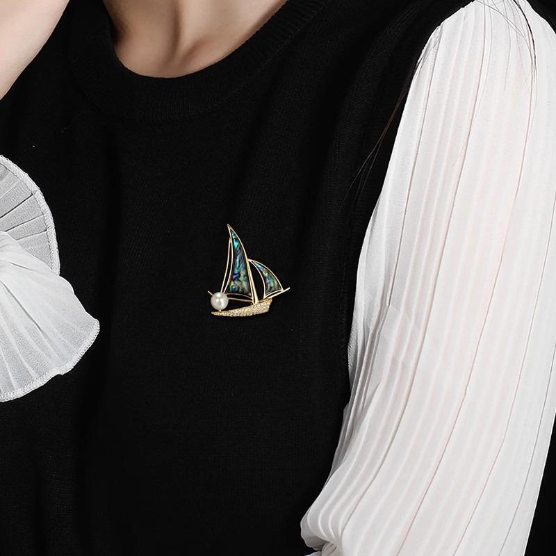 The "Smooth Sailing" Brooch Is A High-end Women's Design with A Unique and Exquisite Sailboat Corsage