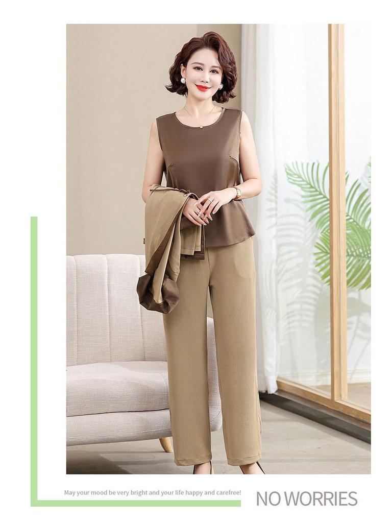 Stylish Autumn Three-Piece Set for 50+ Women: Age-Defying Casual Suit