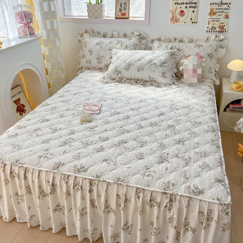 Four Season Universal Washed Cotton Bed Skirt Quilted Padded Thick Ventilate Bed Cover Three Piece Pastoral Floral Bed Sheet Set
