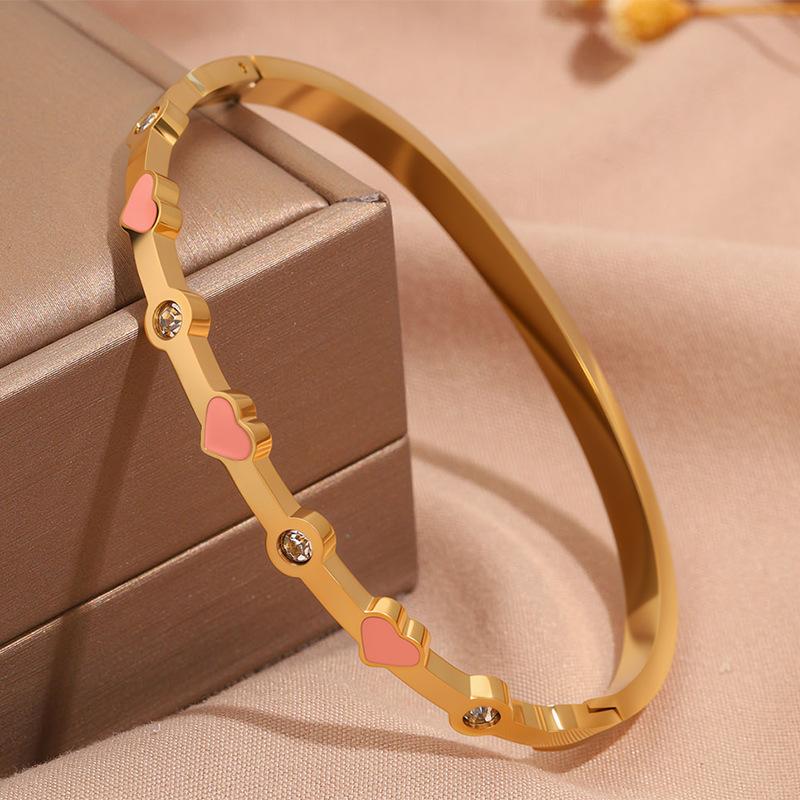 Hot-selling titanium steel bracelet, girls' high-end sense of fashion, popular light luxury in Europe and the United States, Gypsy star love diamond