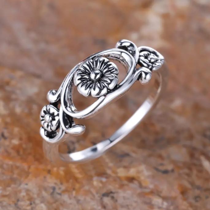 Vintage Silver Color Flower Carved Ring for Women Party Wedding Party Jewelry Birthday Gift