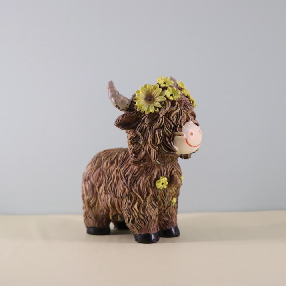 Simulation Highland Cow Figurine Adorable Scottish Cow Statue Resin Animal Sculpture Desktop Ornaments Nordic Farm Home Decor