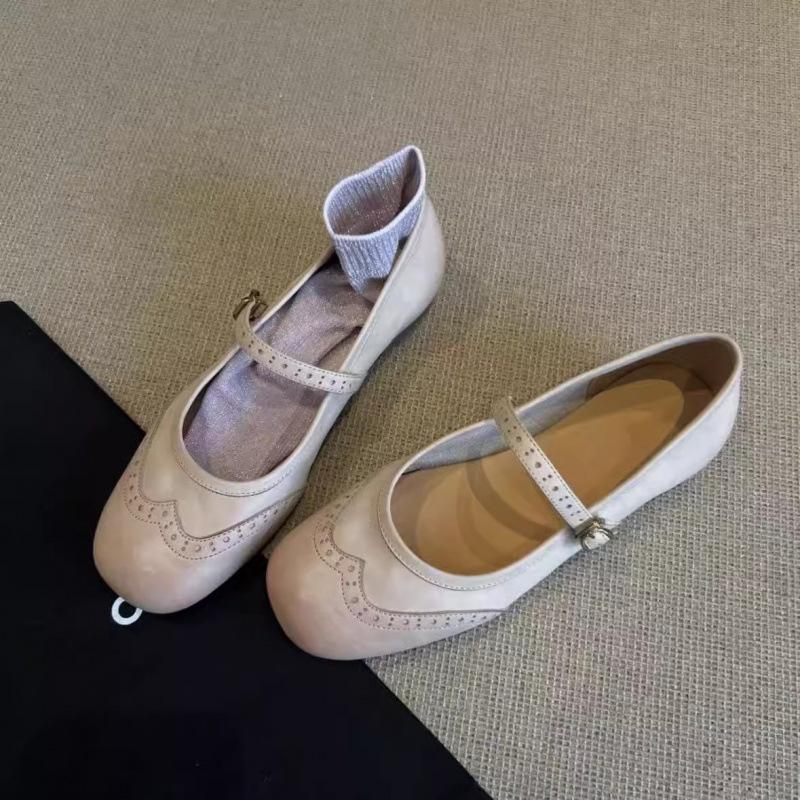 

Vintage Brock engraved word with flat bottom Mary Jane women s shoes light mouth soft leather pink single shoes 35 абрикосовий