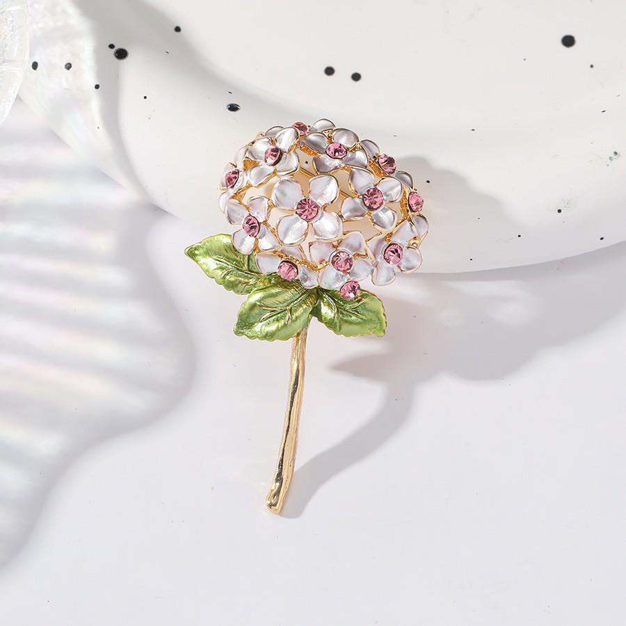 Exquisite Retro Pink Lotus Brooch - Oil Painting Floral Design, Perfect for Cheongsam Decoration