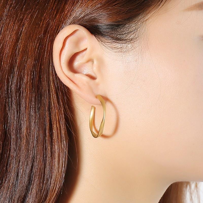 Dainty Twisted Hoop Earrings for Women Stianless Steel Circle Round Ear Clip Accessory Wedding Statement Jewelry