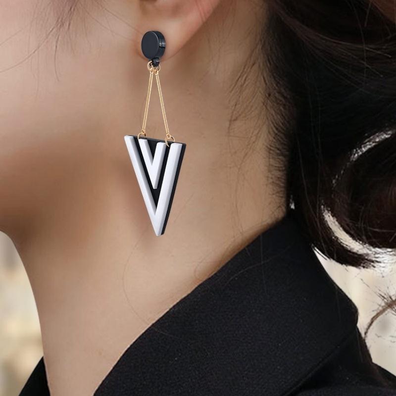 Unique Black White Color Triangle Drop Earrings for Women Korean Minimalist Geometric Acrylic Long Earrings Party Zircon