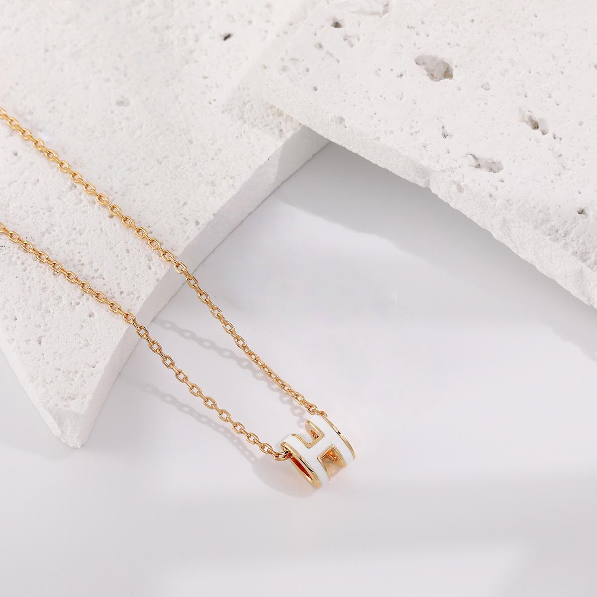 Белое 18-каратное позолоченное колье Pony с инициалом  H  - Элегантная, Высококачественная, Невыцветающая цепочка на ключицу шампанского