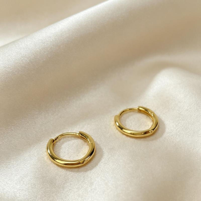 18K Gold Plated Smooth Round Hoop Earrings - Stylish, Versatile Ear Accessories
