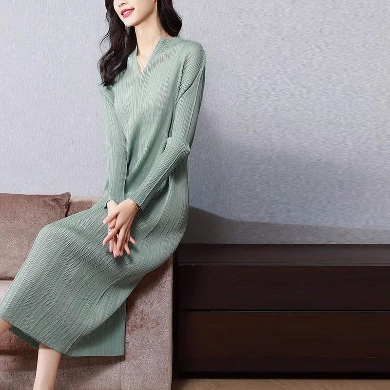 

Платье Женское платье для матери, платье для ранней весны, свободное, с V-образным вырезом, сплошное, плиссированное платье one size небесно-голубой