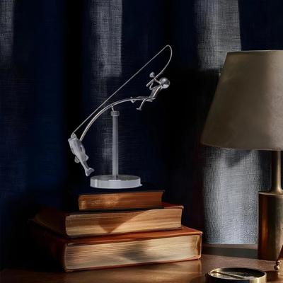 Scultura Cinetica da Pesca Scultura del Pescatore in Equilibrio Arte dell'Equilibrio in Metallo Decorazione per la Casa per Arredamento da Tavolo per Casa Ufficio
