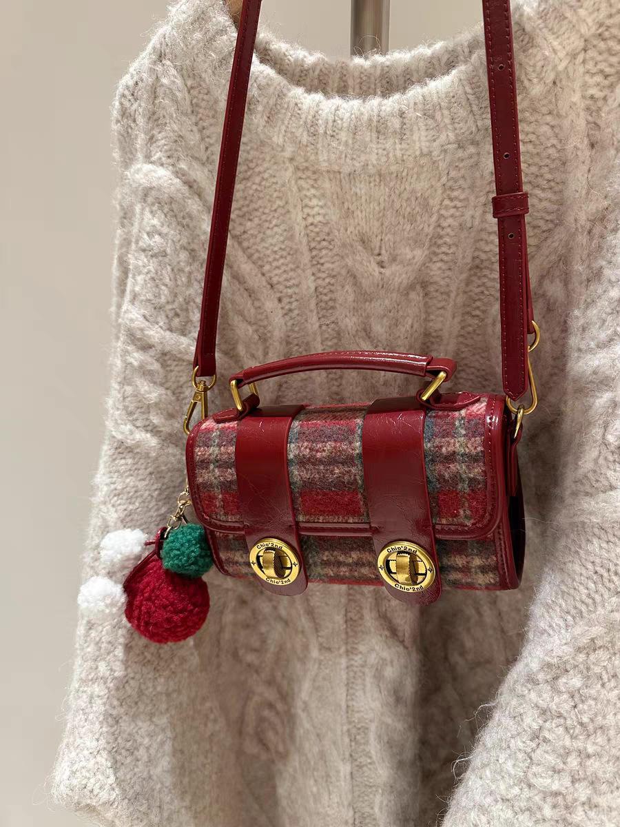 

Nanfeng versatile trend cranberry fruit handbag Cambridge bag 2025 new plaid wedding bag single shoulder crossbody bag красный