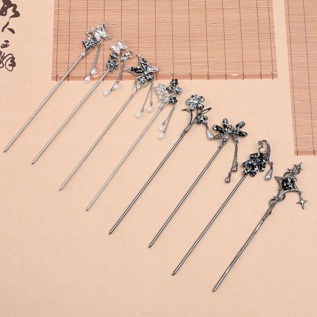 Vintage Butterfly Flower Tassel Hairpin for Qipao and Hanfu - Alloy Buyao Hair Accessory for Women