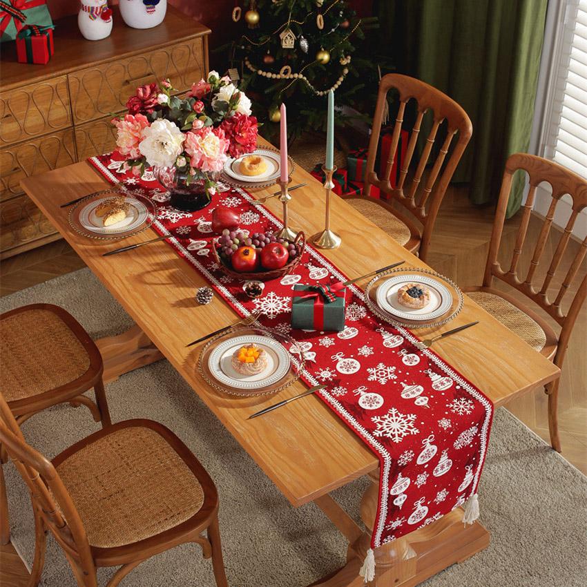 

Рождественская дорожка на стол, праздничное украшение для домашнего праздника с кисточкой, колокольчиком, снежинкой, бантом, рождественской шапкой, вышитыми рождественскими ковриками для стола 2pcs Placemat 33x45