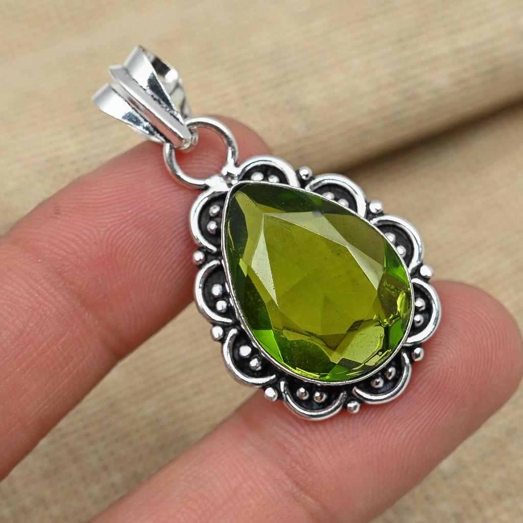 Pendentif de bijoux faits à la main en argent sterling massif 925 avec pierre précieuse péridot vert pour cadeaux