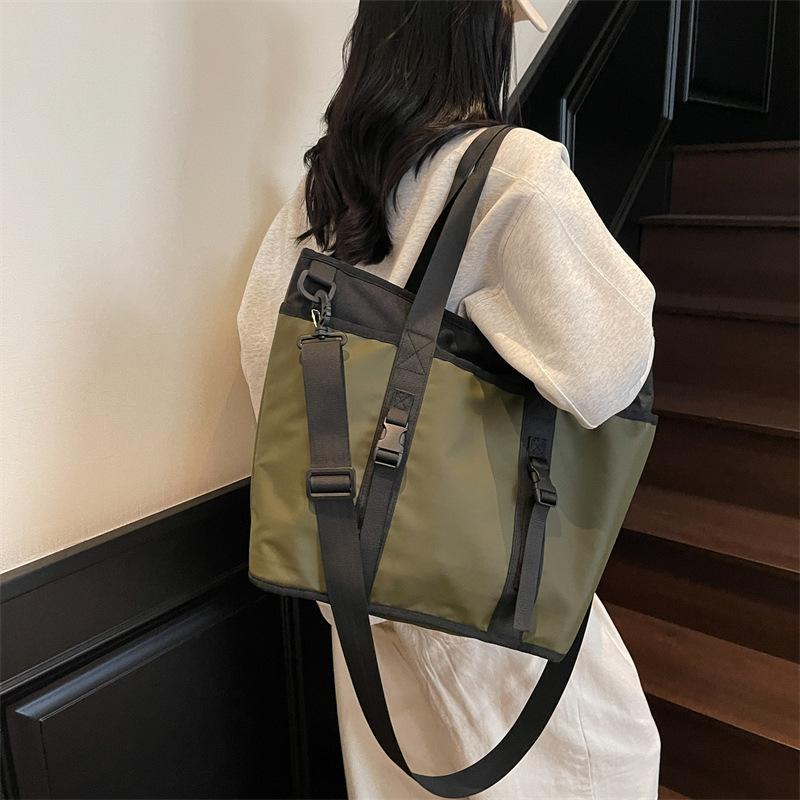 Shoulder bag women's 2025 new Korean version fashion foreign style simple messenger bag large capacity college student tote bag